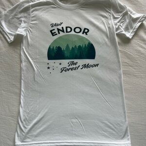 NWOT STAR WARS TSHIRT SIZE SMALL